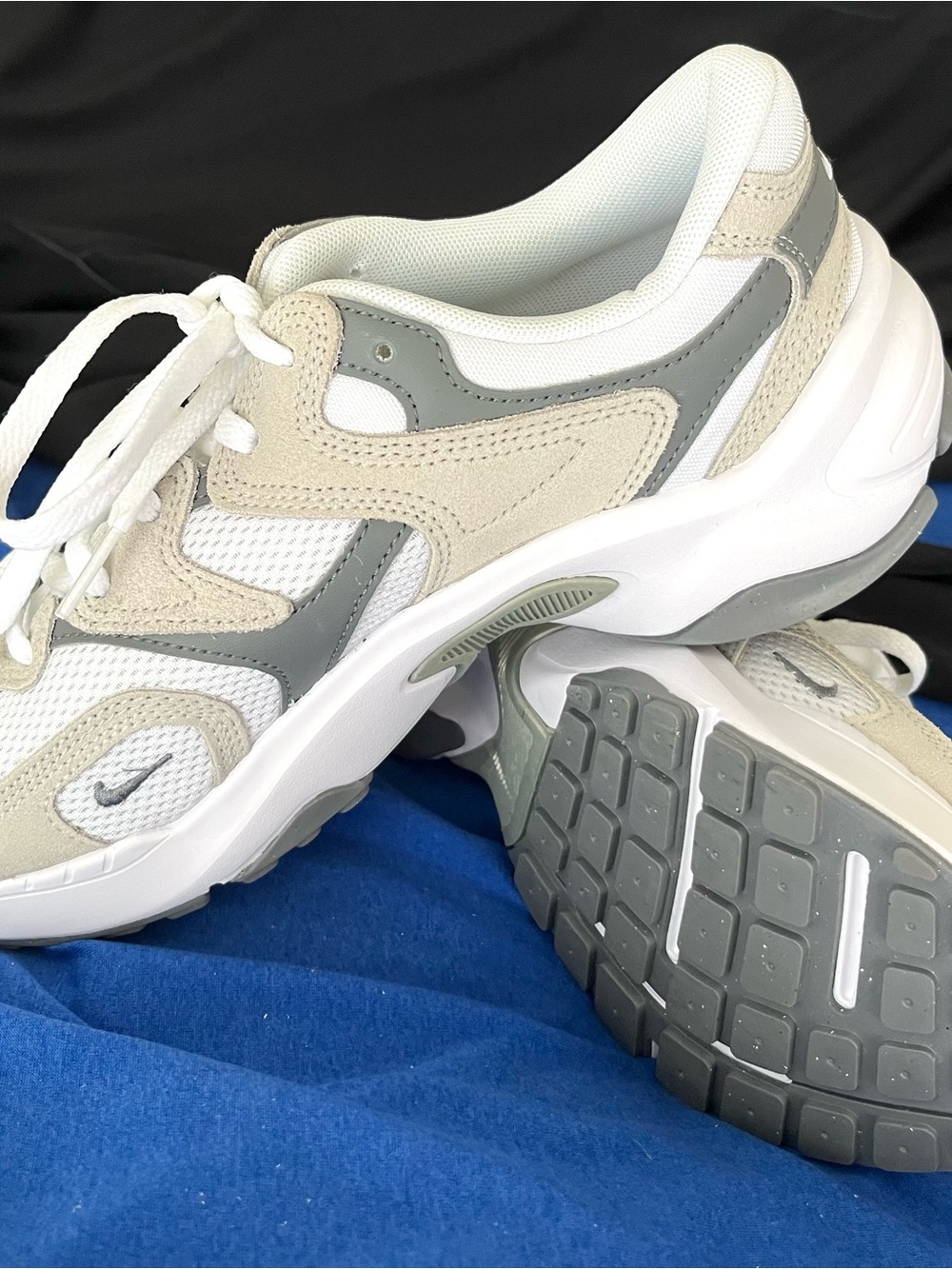 BRAND NEW Nike Walking Shoes Size 9 - Picture 6 of 7